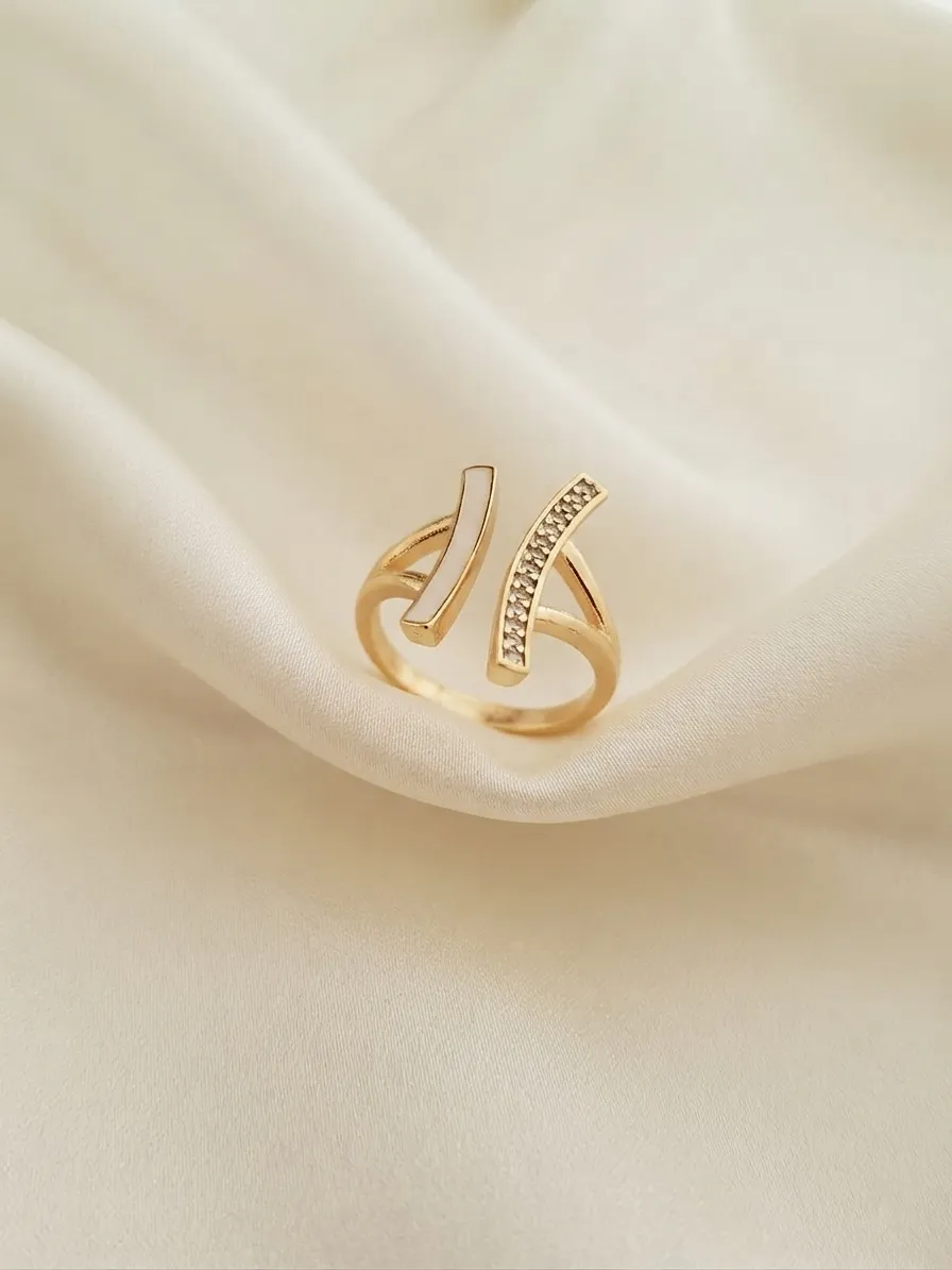 Split Enamel & Zircon Ring White